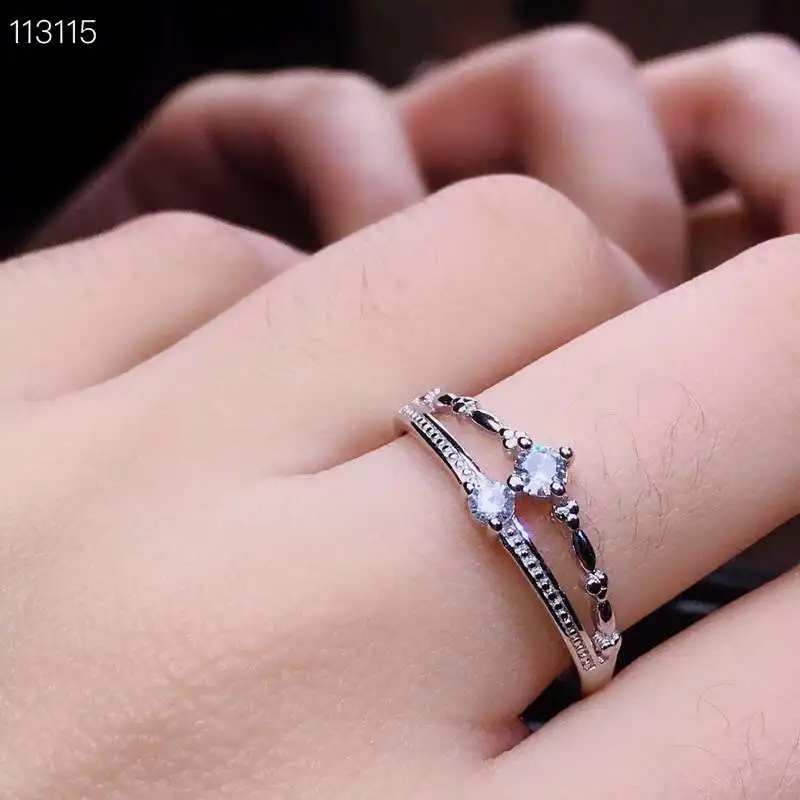 

Кольцо женское из серебра 925 пробы, с муассанитом