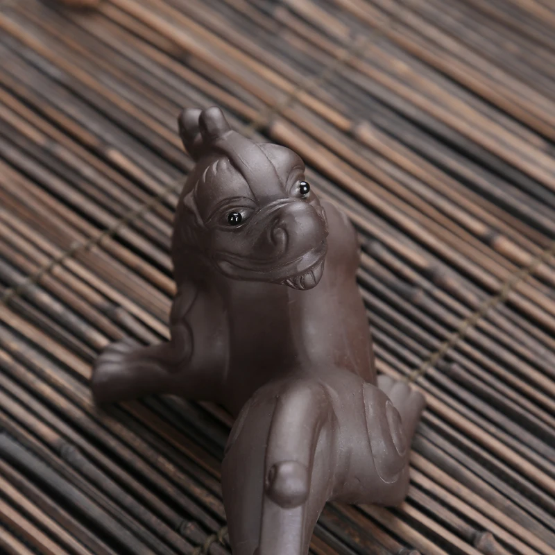 

Chinese Handmade Lucky Feng Shui Brave Troop Tea Pet Yixing Boutique Purple Clay Animal Figurine Crafts Office Home Decoration