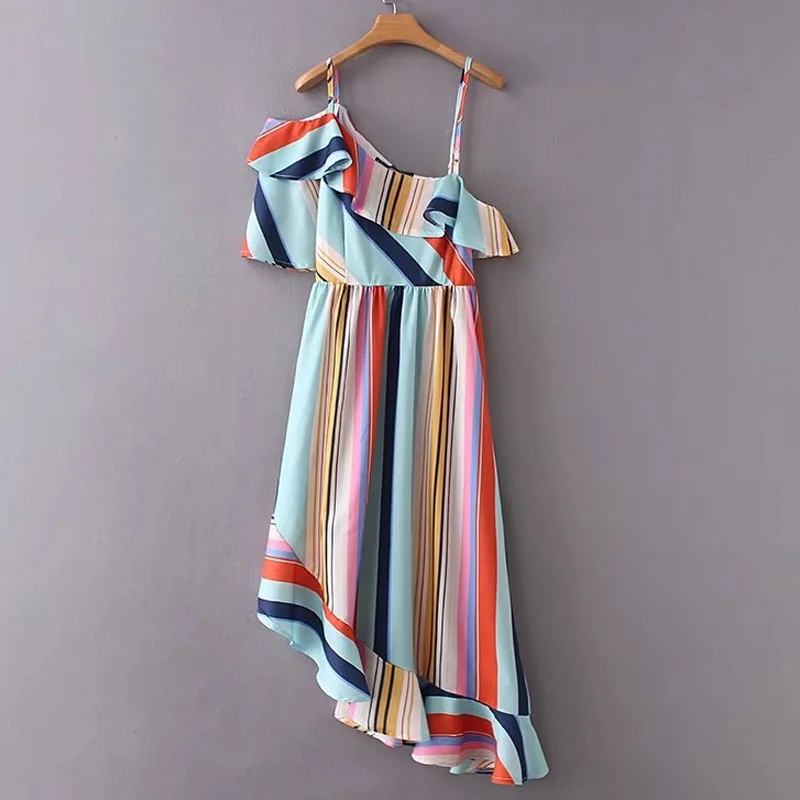Женское праздничное платье в полоску асимметричное на бретельках с открытыми