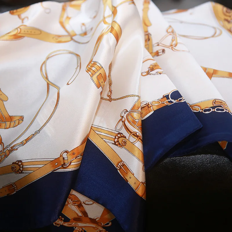 Женский шелковый шарф с принтом золотистый темно-синий кожаной пряжкой 100%