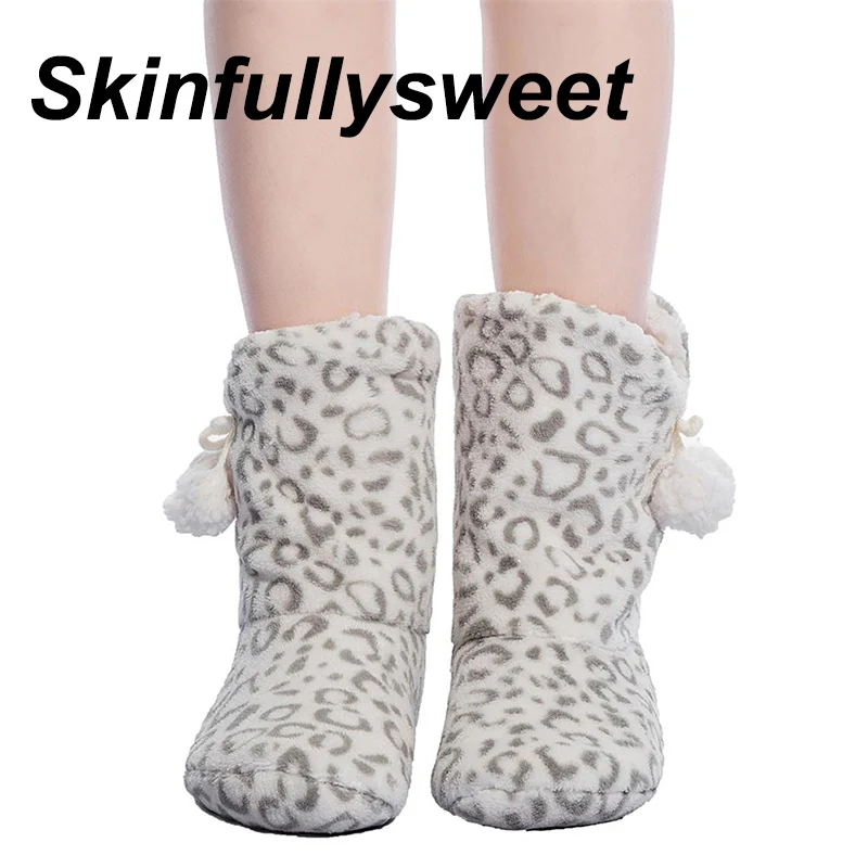 

Новинка, теплые домашние ботинки на толстой плюшевой подкладке, обувь для пола, нескользящая Мягкая Обувь и серия одинаковых банных халатов...