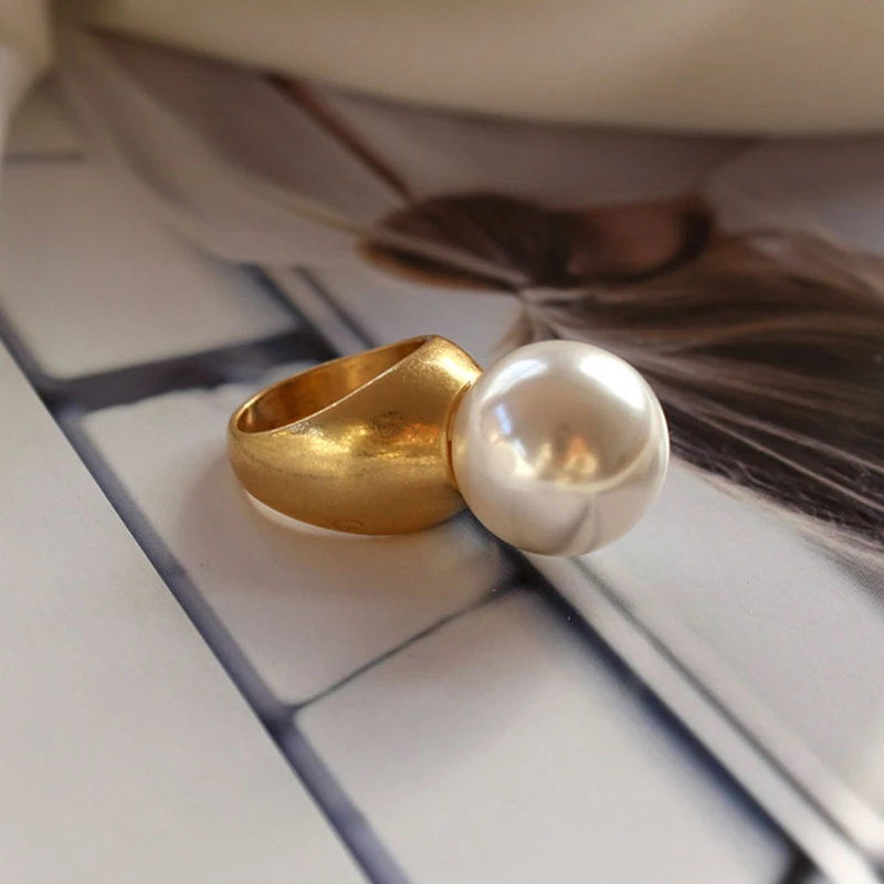 Baroque Round Imitation Pearl Vintage Ring Gold Color Minimalist Geometric Personality Exaggerated Finger Ring Bague Femme