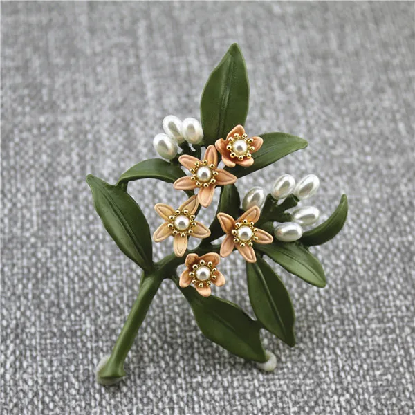 brooch Европейская американская мода Античный дворец оранжевый цветок Половина Жемчуг с отверстиями зеленая Античная краска шпилька брошь с серьгами набор - Окраска металла: brooch