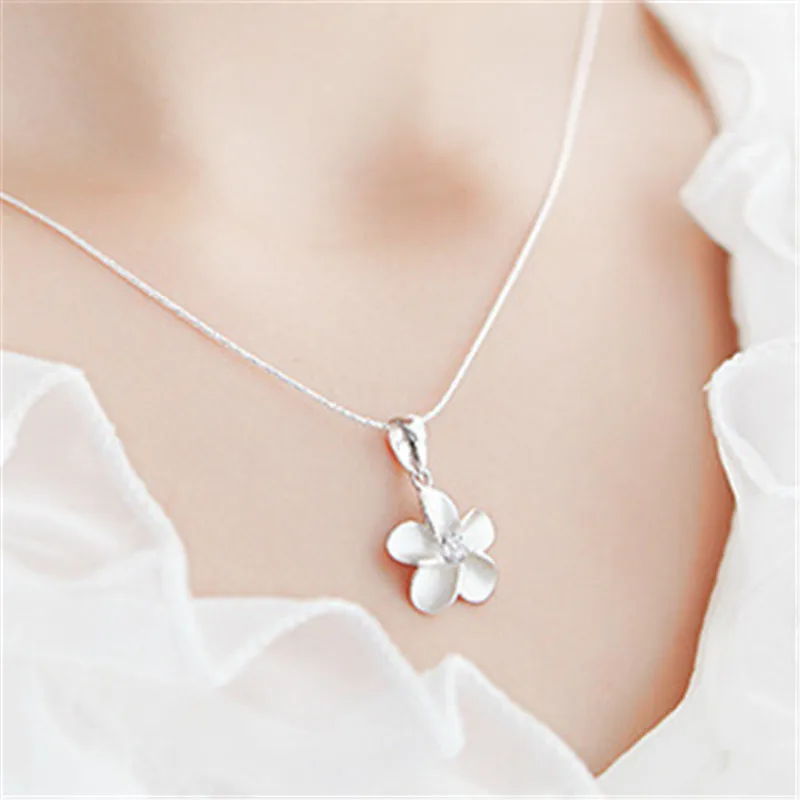 Женская цепочка для ключицы в Корейском стиле с кристаллами и цветком сливы