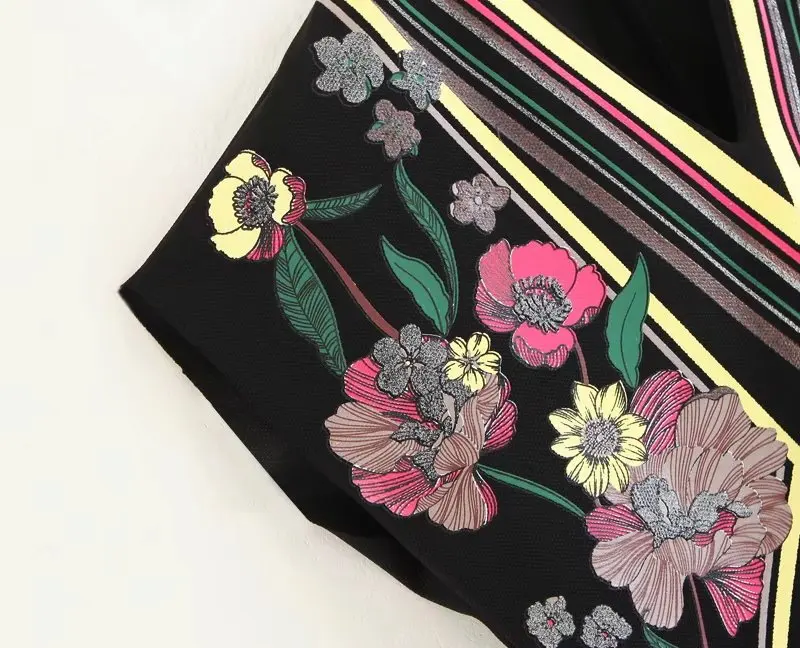 Платье-мини с V-образным вырезом и цветочной вышивкой | Женская одежда