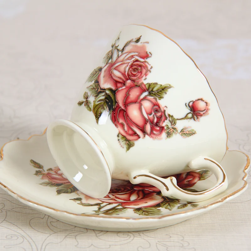 Элегантная розовая фарфоровая кофейная чашка 200 мл с золотыми краями набор