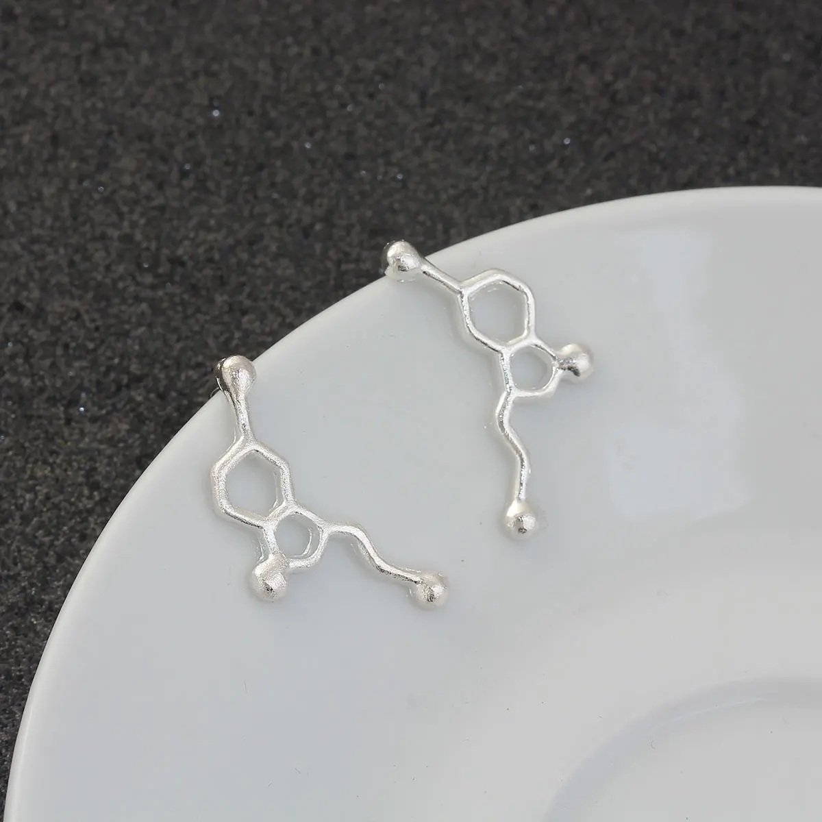 Дорин коробка серотонина молекула Пособия по химии науки Ear climbers/фианитами