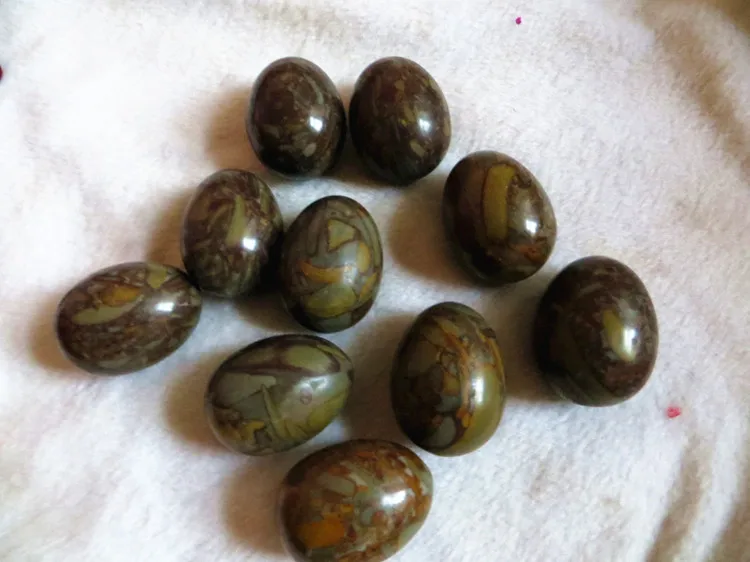 

Natural stone egg carving furnishing articles point to heal