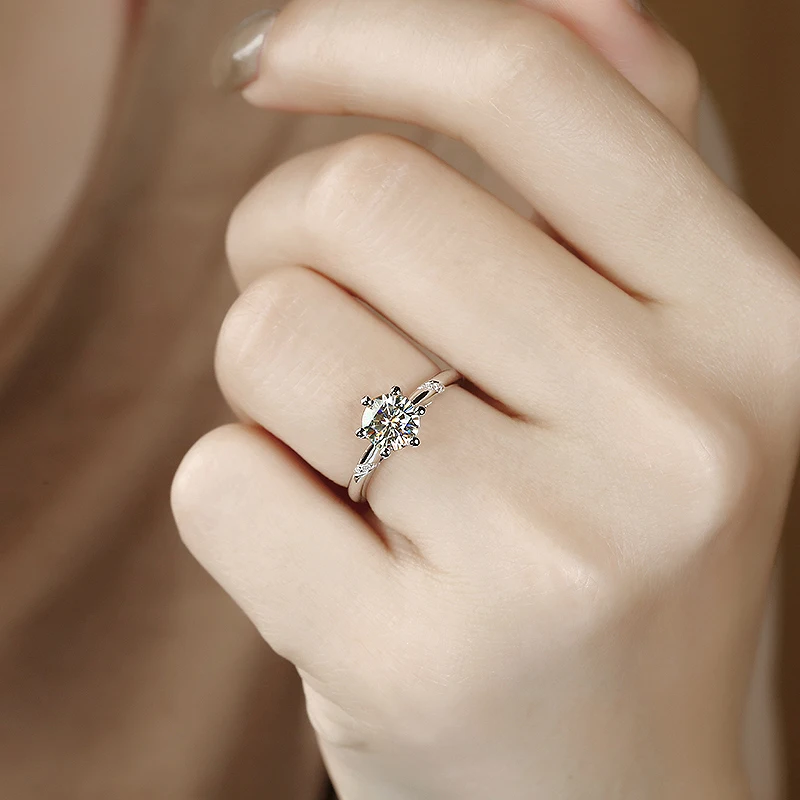 

Solid 18K White Gold Elegant Jewelry Au750 1Ct 6.5mm Round Cut Moissanites Ring Engagment Solarite Ring For Women