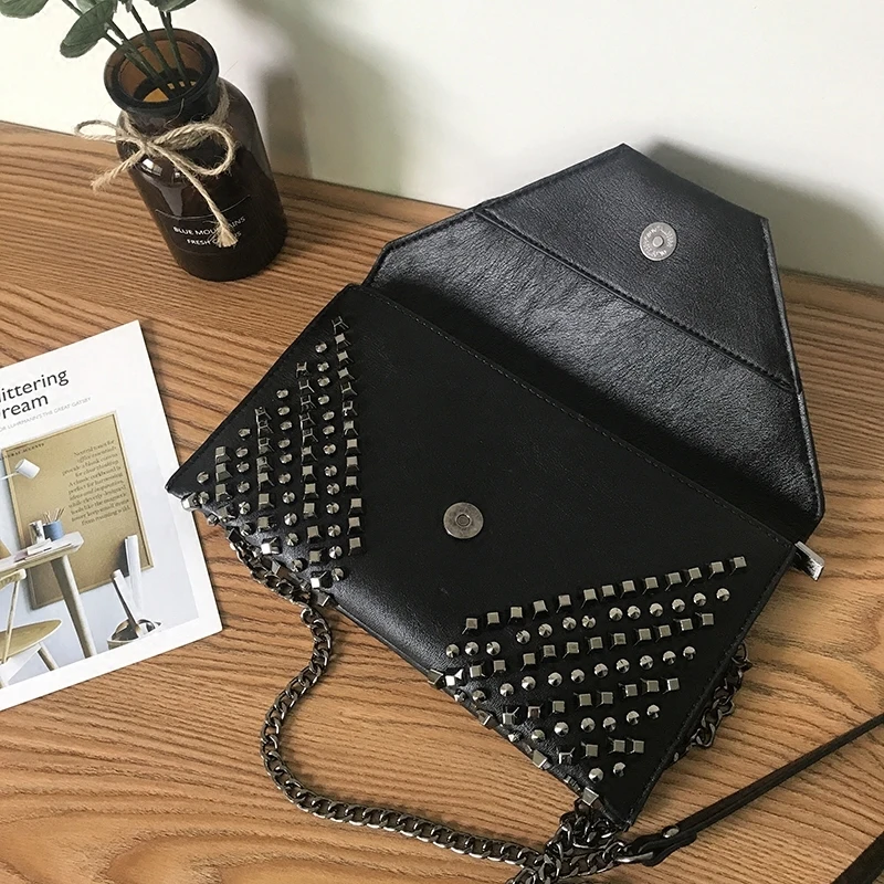 Модная женская сумка-мессенджер с заклепками и кисточками сумка-конверт сумка