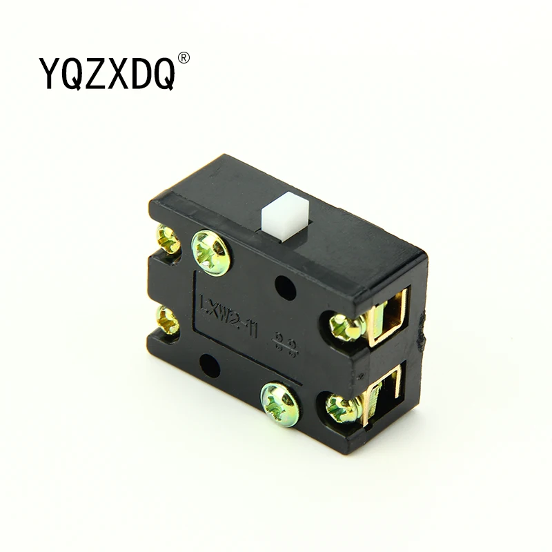 Дорожный концевой выключатель с серебристой точкой и одним открытым закрытым