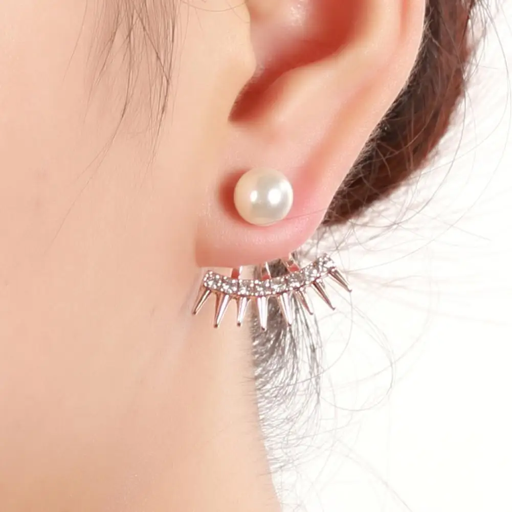 Серьги пусеты с циркониевым жемчугом женские серьги в стиле панк со стразами