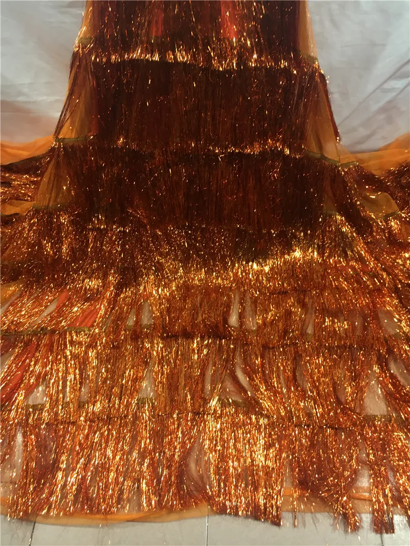 Фотообои с красивой вышивкой