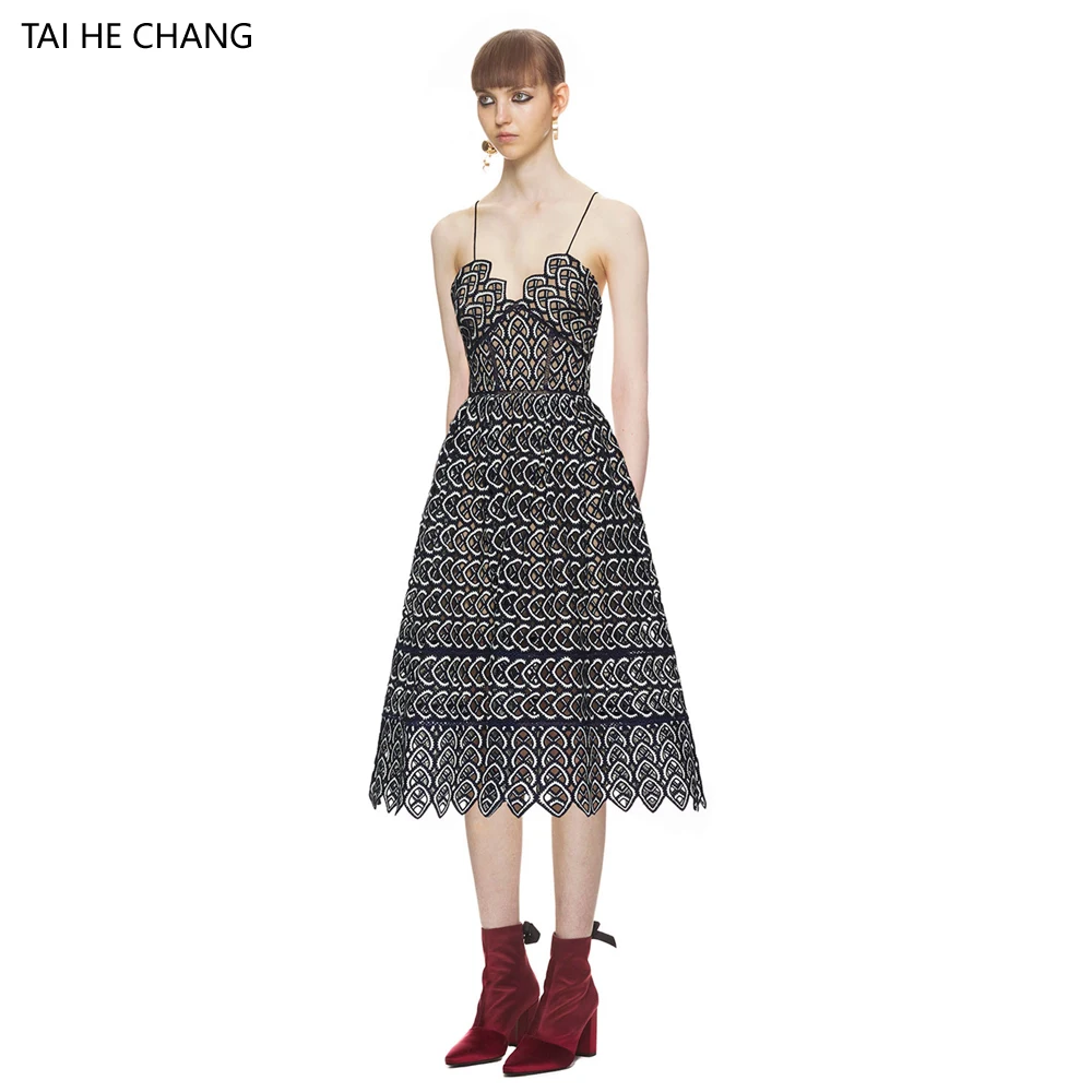 Женское кружевное платье средней длины элегантное облегающее на бретелях