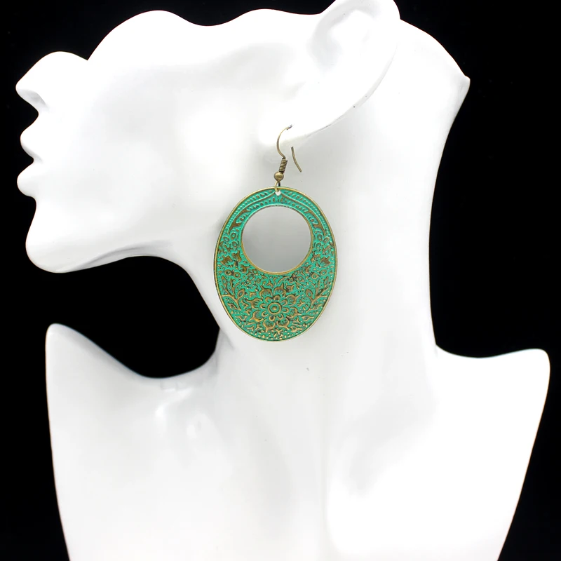 The cyan ellipse has a hollow rounded circle inside and is surrounded by large flowers vines to form vintage earring. | Украшения и