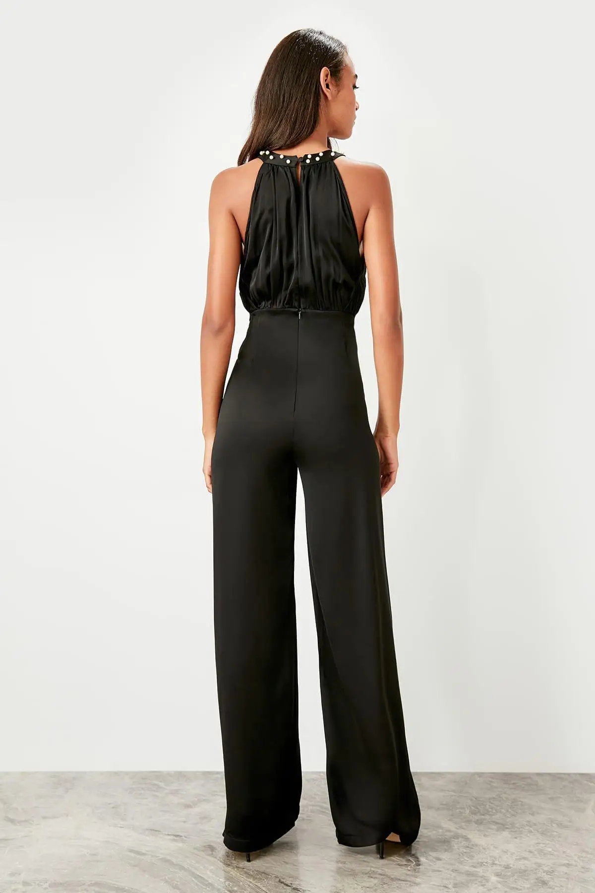 Черный комбинезон с вырезом сзади TPRSS19XM0179 |