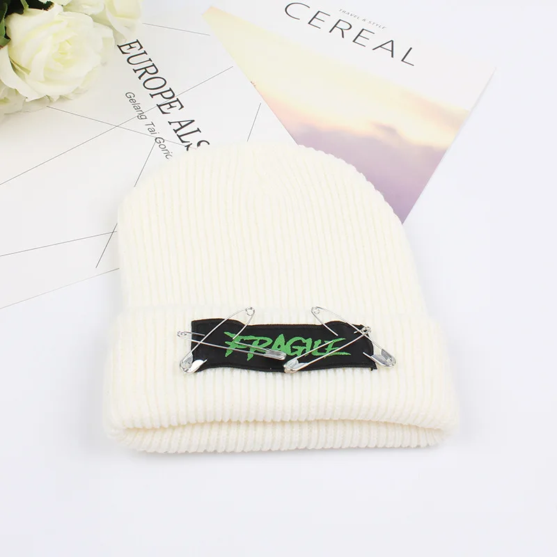 pin cold hat European and American knitted cap wool men's women's movement winter warm hip hop hat. |