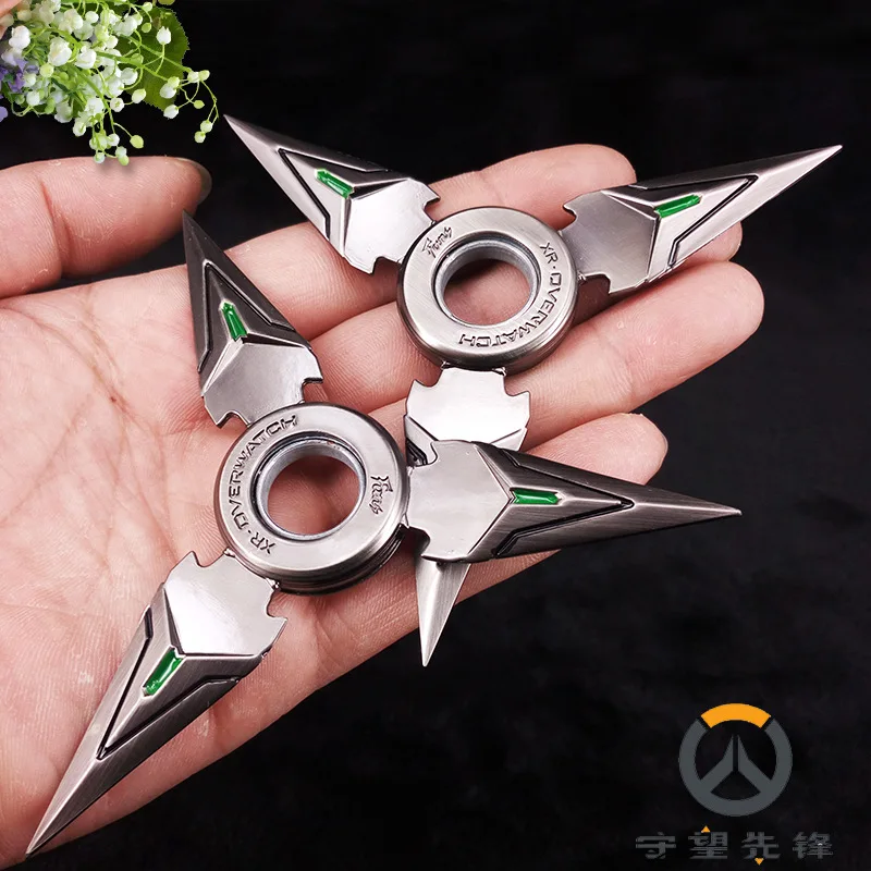 Игрушки модели аниме. Мультяшная модель оружия игрушечный меч. Вращайте дротики.