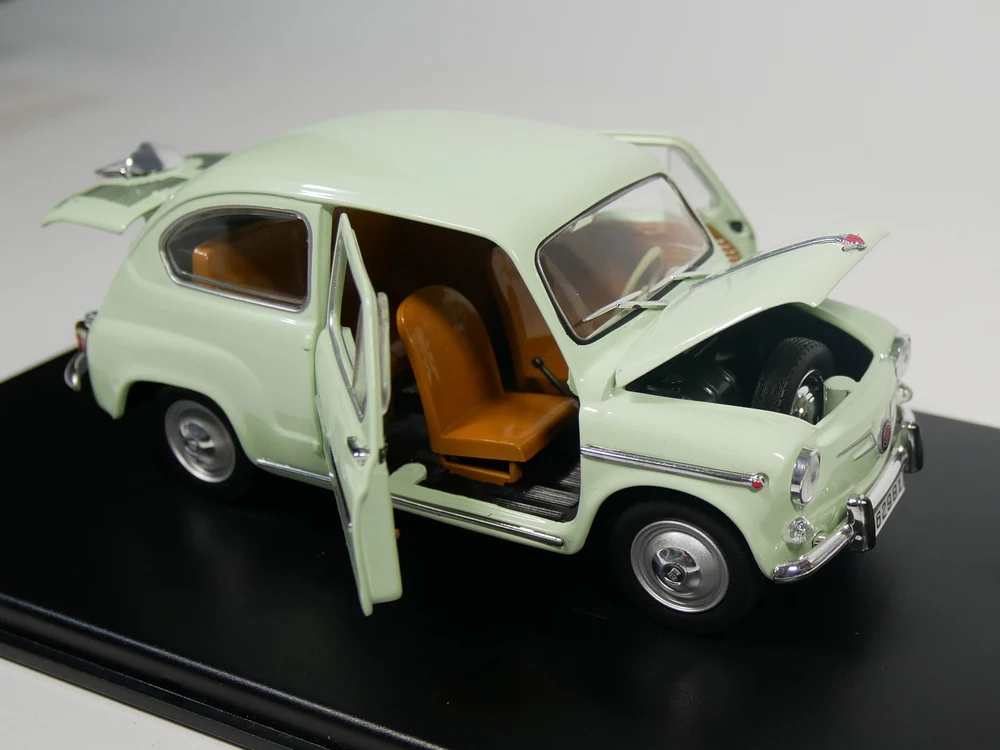 WhiteBox 1:24 сиденье 600 D 1963 литья под давлением модель автомобиля |