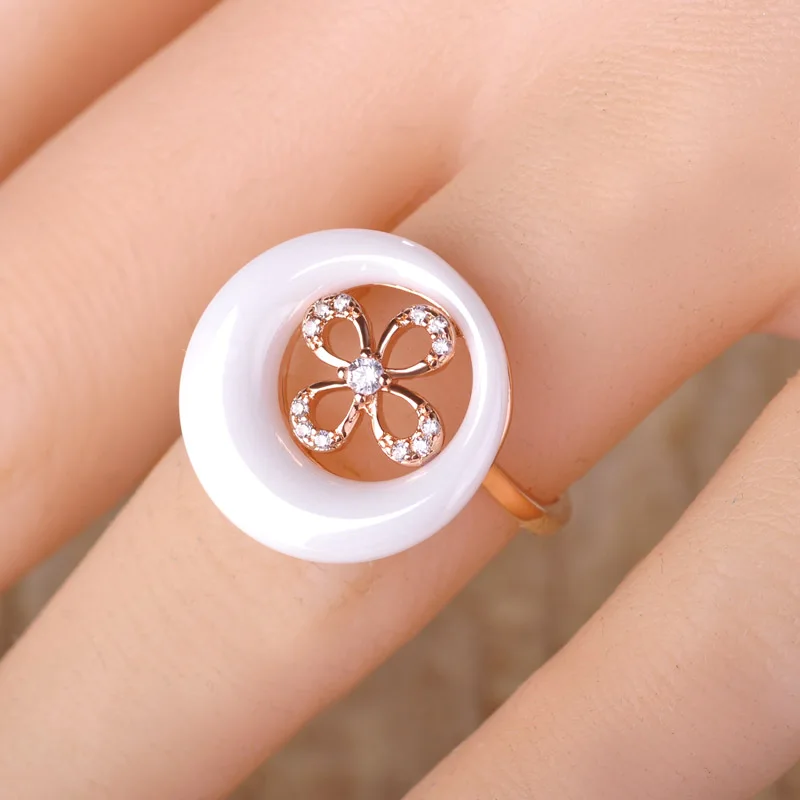 Женский комплект украшений Blucome белый керамический из кольца серёг и сережек