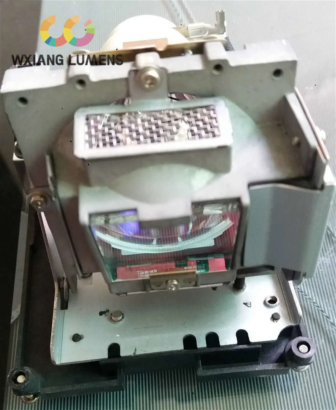 Лампа для проектора PLUS _/0 8 KG-LA003 P-VIP230 KG-PH1005X Φ |