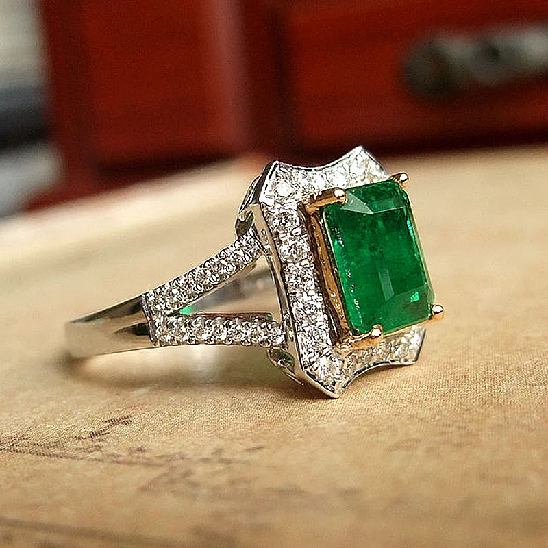Женское кольцо с муассанитом и зеленым изумрудом 18 к | Украшения аксессуары