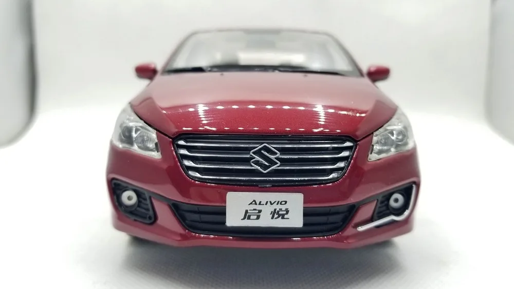 1:18 литая модель для Suzuki Alivio Ciaz красный Седан сплав игрушечный автомобиль миниатюрная Коллекция подарков