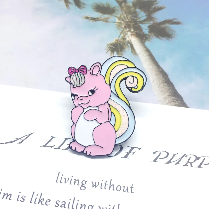 Розовый большой хвост белка яркий цвет задний лук милая фотография подарок |