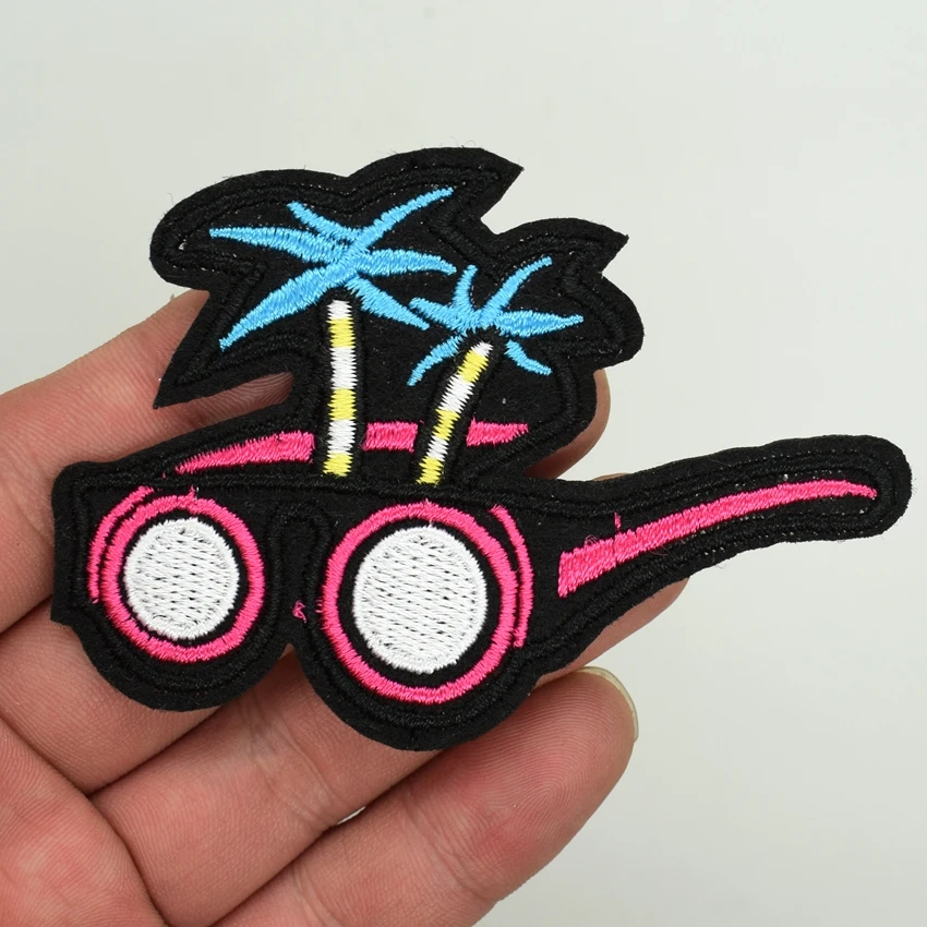 1 большое Новое поступление летних солнцезащитных очков с вышитыми аппликациями.