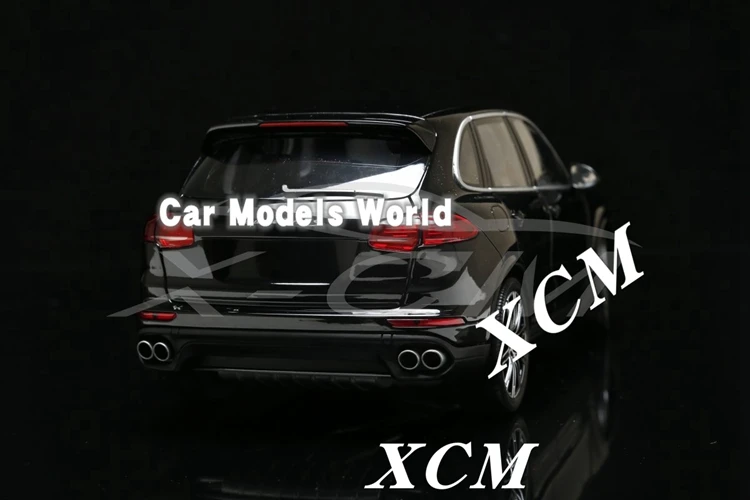 Литая модель автомобиля для мини-хамов Cayenne Turbo S 1:18(черный)+ маленький подарок