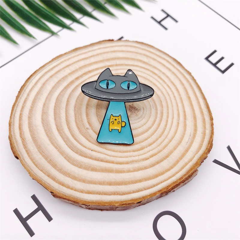 Эмалированная игровая машина с героями мультфильмов Alien UFO брошка в виде сердца