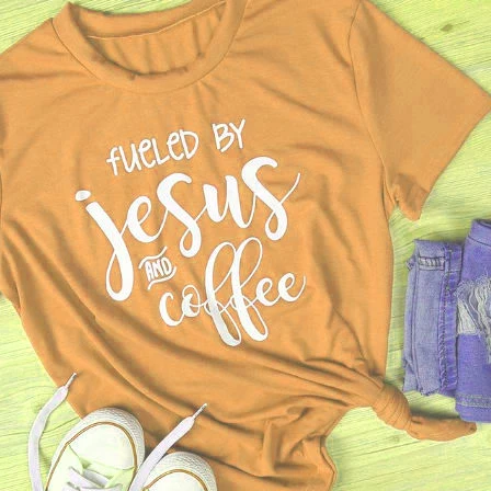 Забавная футболка с надписью fueled by jesu and coffee Повседневная круглым вырезом милая