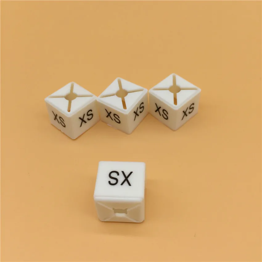 Пластиковые маркеры размера для вешалки предварительно печатные квадратные