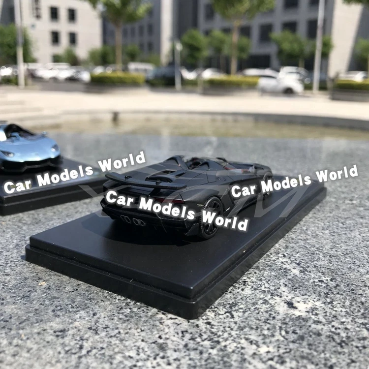 Полимерная модель автомобиля для Aventador J 1:43(матовый черный) ничего не открывается+ маленький подарок