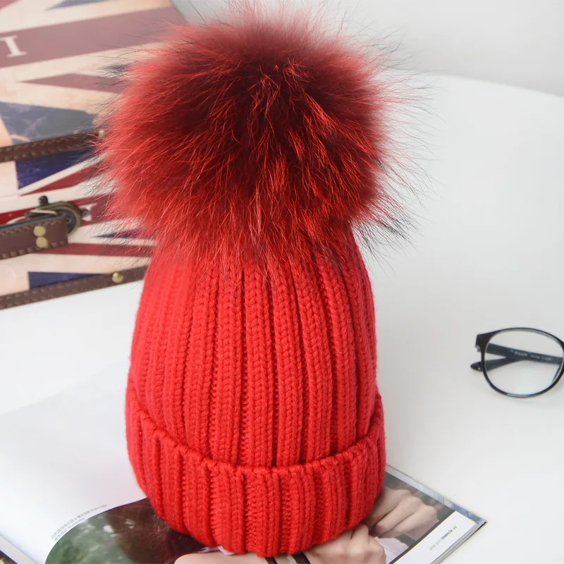 Женская модная теплая вязаная шапка 15 см с помпоном из меха енота шерстяная для