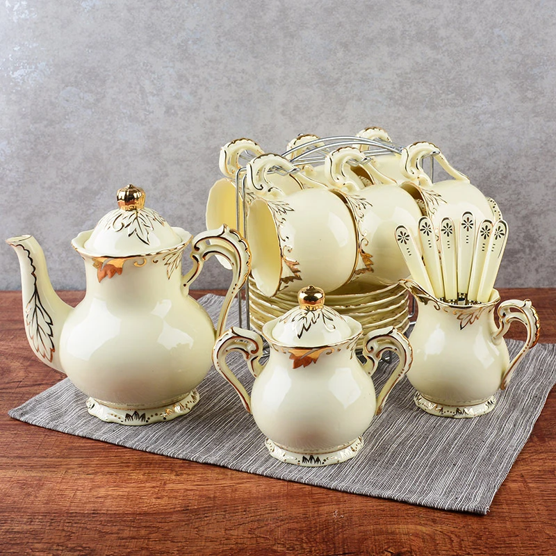 

European coffee cup and Saucer set British Ivory Ceramic Coffee Cups Set Advanced bone china gifts cup and spoon saucer