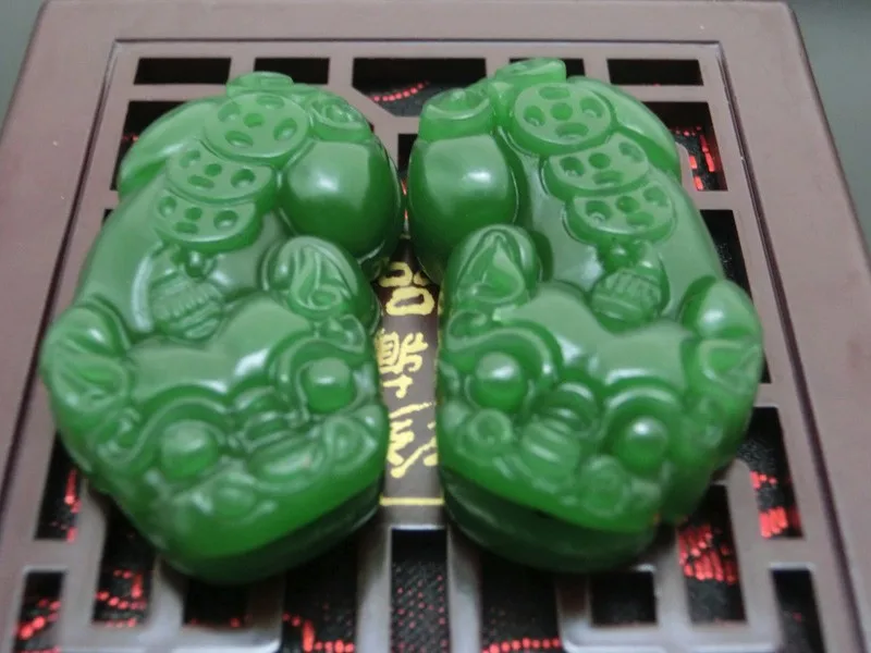 

Hetian stone carving pixiu Pendant green stone Fashion lovers jewelry