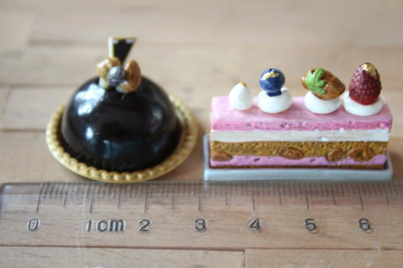 

G10-X040 children baby gift Toy 1:12 Dollhouse mini Furniture Miniature rement accessories Chocolate chestnut cake 2pcs/set