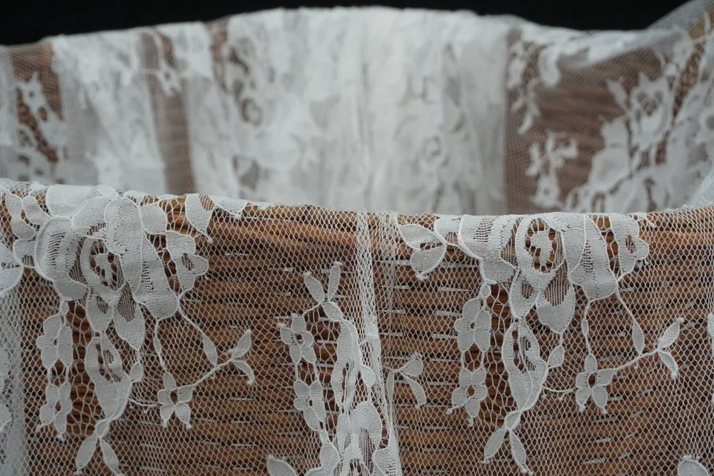 Lucy Lace Boutique 150x300 см/шт. Хорошее качество свадебное платье кружевная ткань с белыми и черными цветами ресницы кружева шантильи