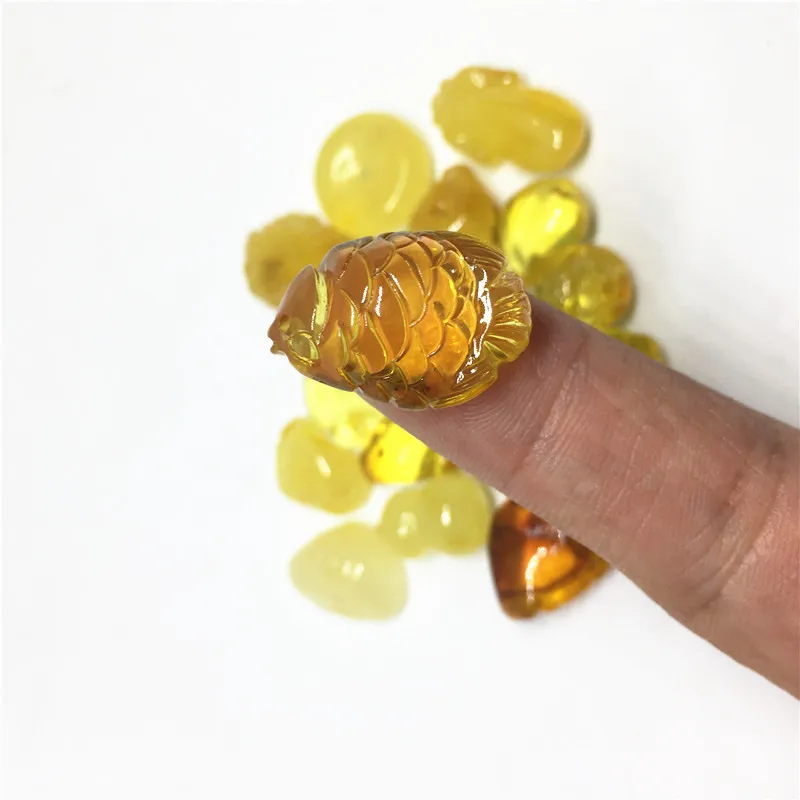 Оригинальный Натуральный Янтарный кулон 14 г резные детали маленький размер