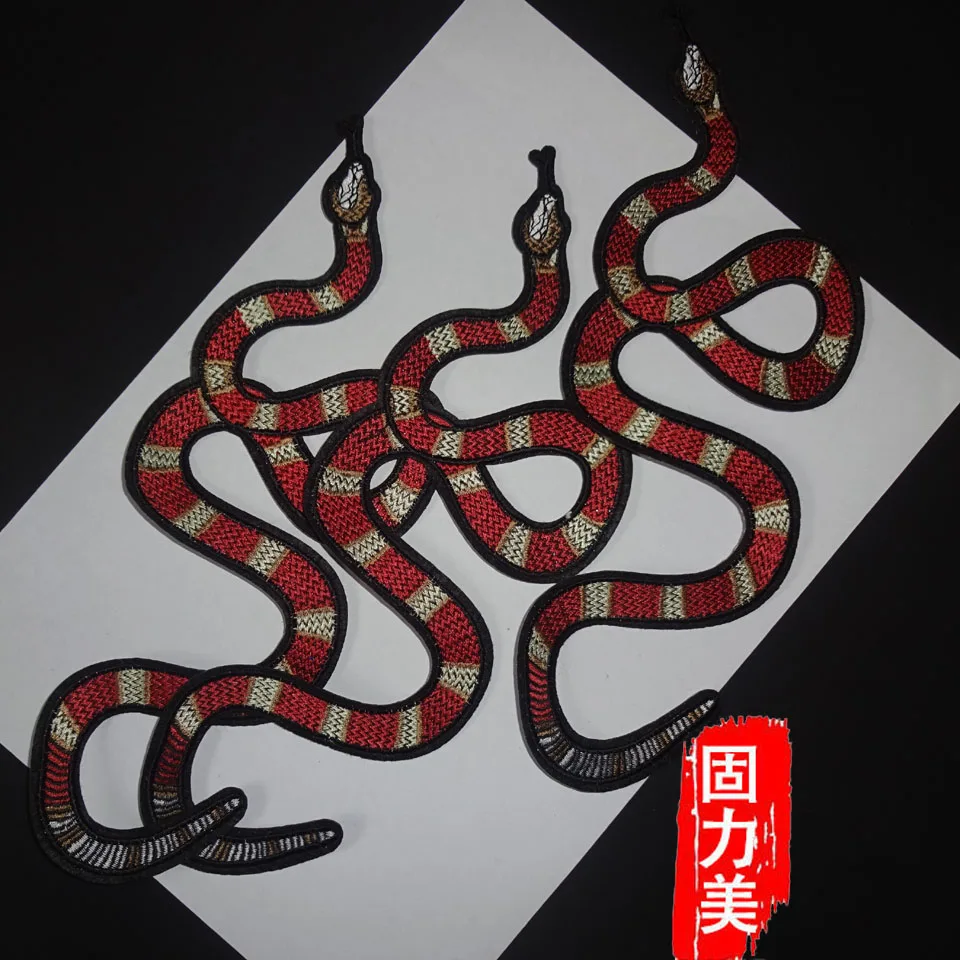 Комплект из 2 предметов со змеиным принтом Пион вышитой аппликацией нашивки