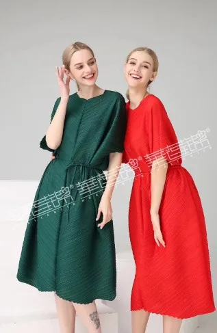 

HOT SELLING Miyake fashion fold round collar solid dress with short sleeve loose dress IN STOCK