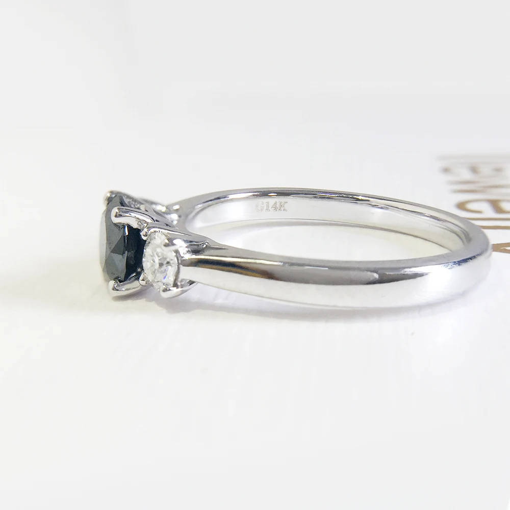 Черное муассанитовое кольцо уникального дизайна 0,5 карата 5 мм круглой огранки с бриллиантами размером Melee 14k белого золота.