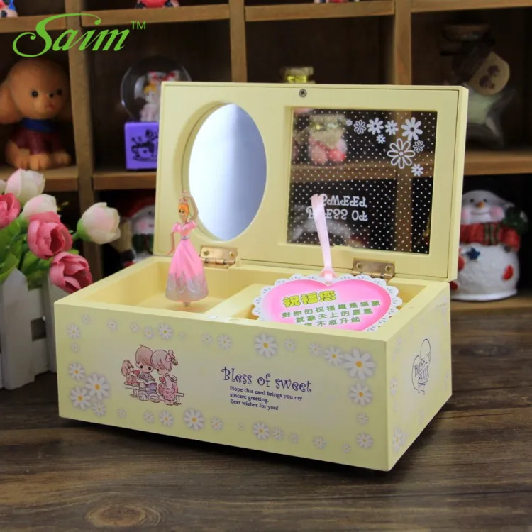 Пластиковая шкатулка Saim креативная музыкальная прямоугольная вращающаяся для