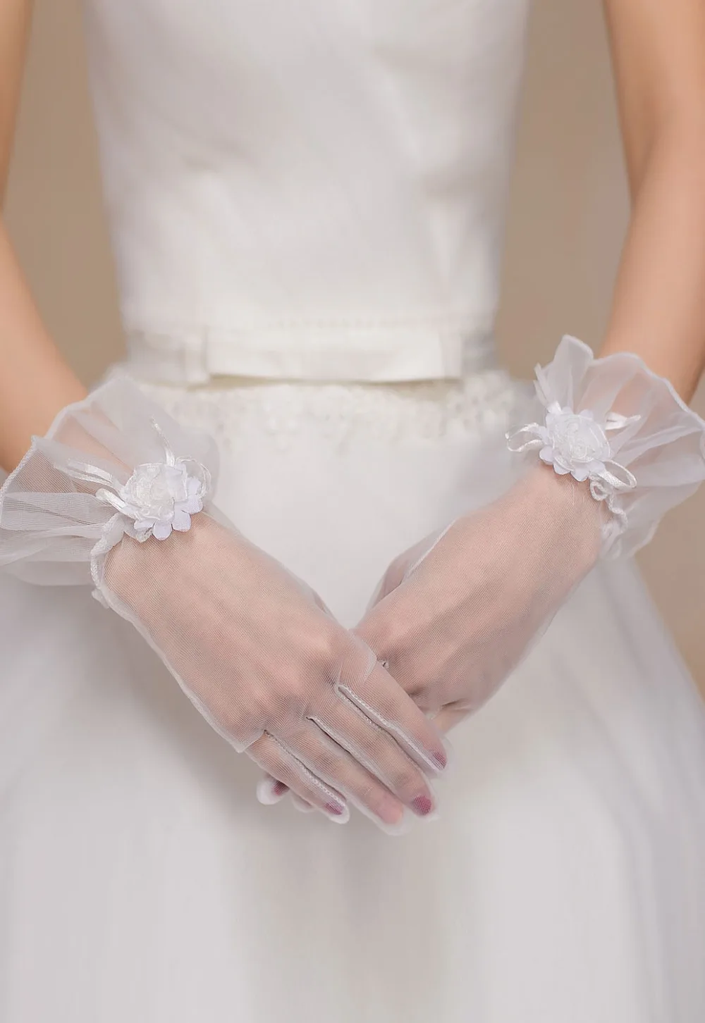 

2022 Off White Sheer Tulle Wrist Length Gloves LC73123