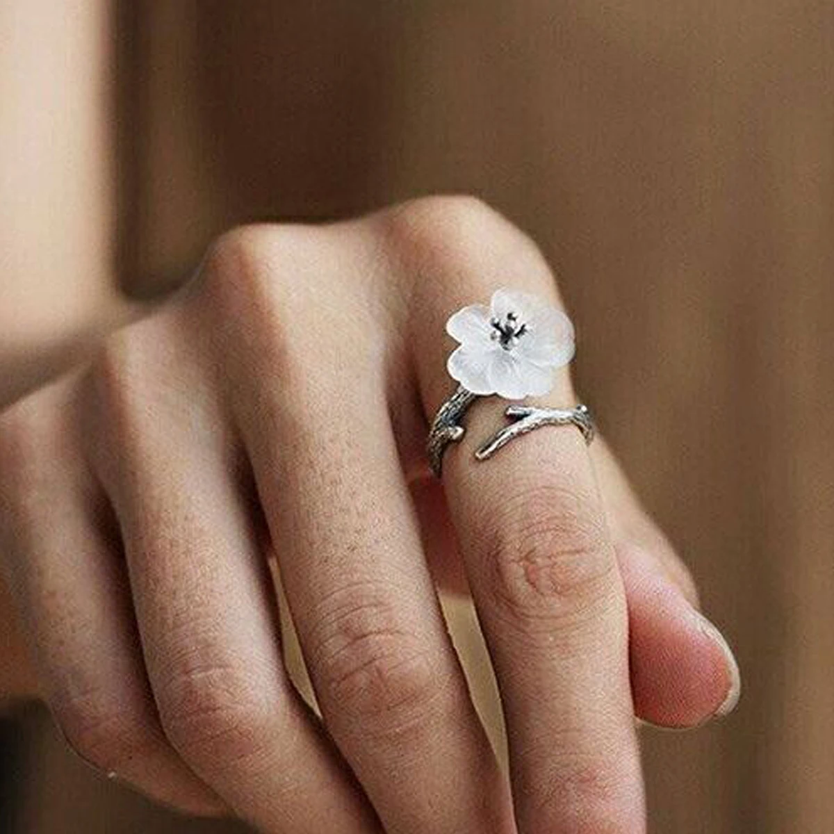 Womens Vintage Adjustable White Flower Tree Branch Design Open Wrap Ring | Украшения и аксессуары