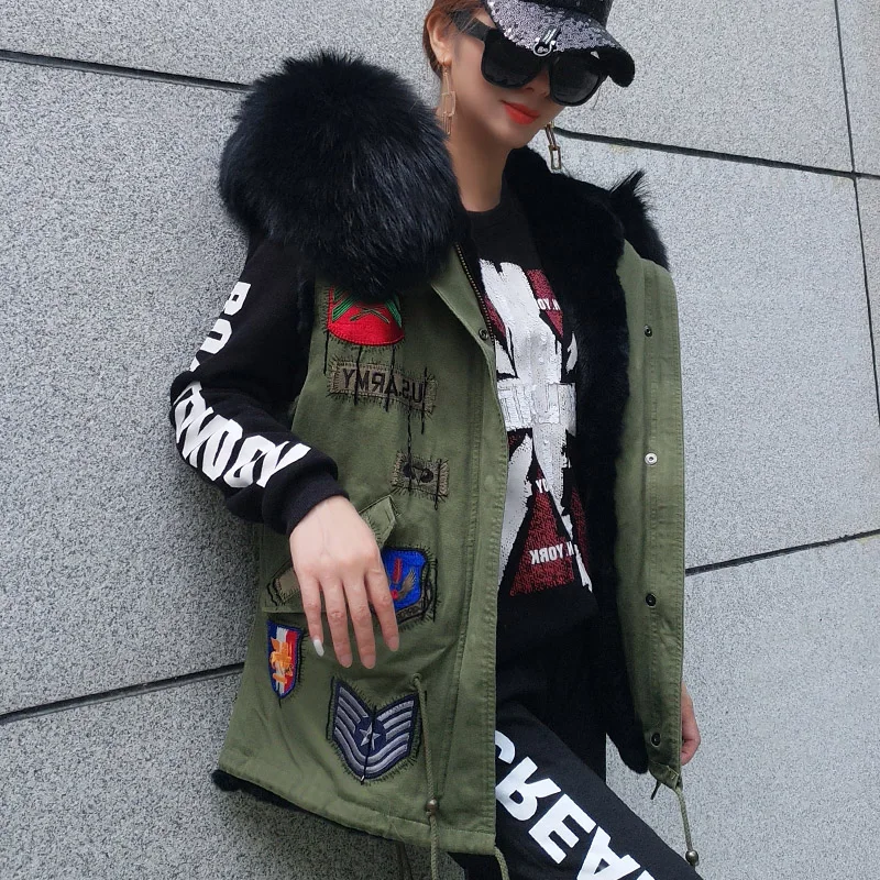 Зимняя женская куртка с капюшоном меховая вышивкой большой воротник из