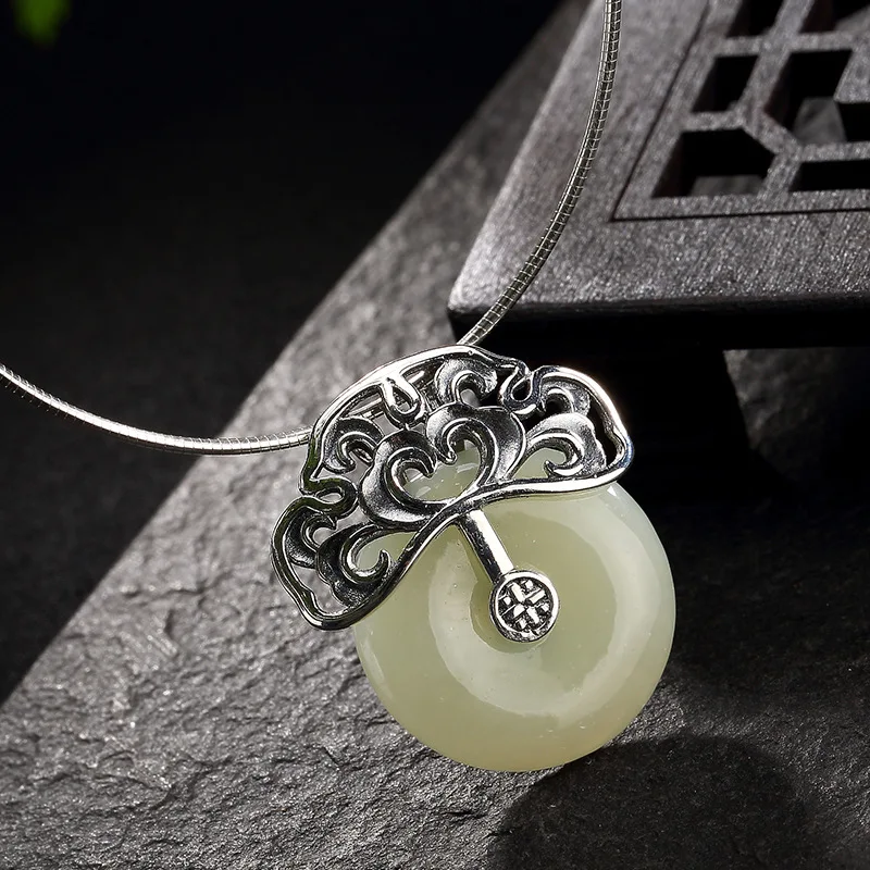 

2018 New Top Fashion Hetian Peace Buckle Xiangyun Fortunes Thai Restoring Ancient Ways Is The Upscale Female Pendants Wholesale