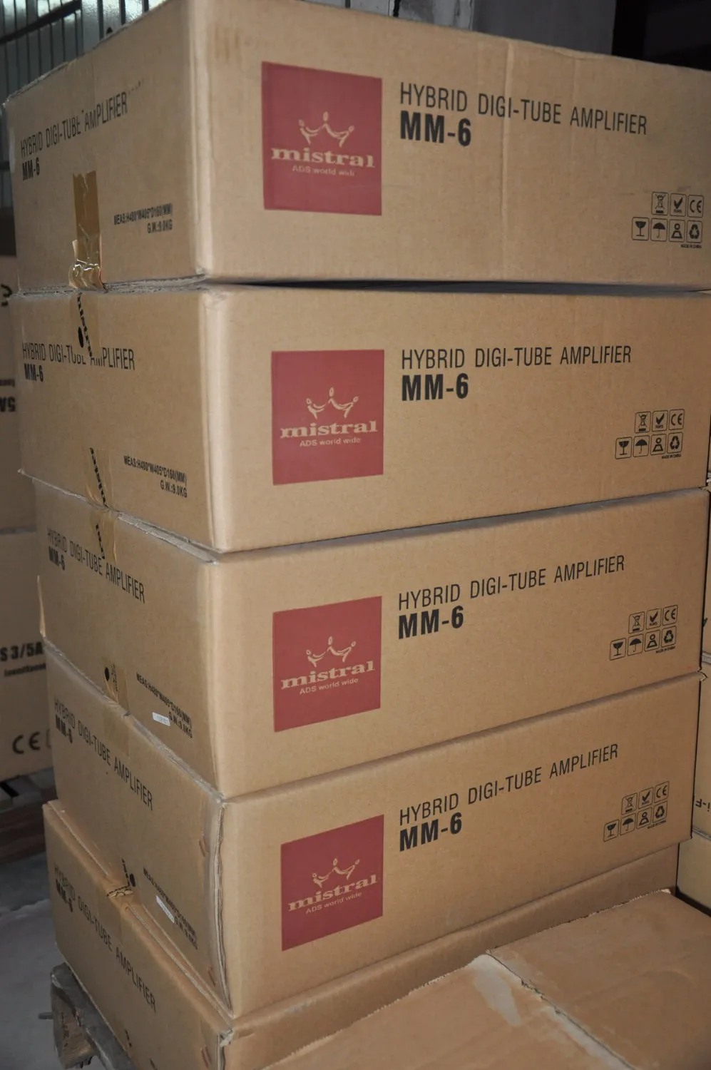 Mistral MM 6 80Wx2 Гибридный Интегрированный усилитель мощности с предварительным