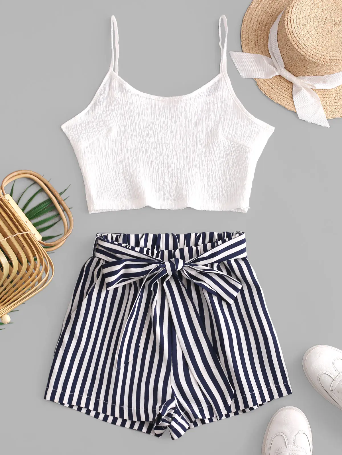 Женский однотонный топ на бретельках и шорты в полоску с поясом | Спорт